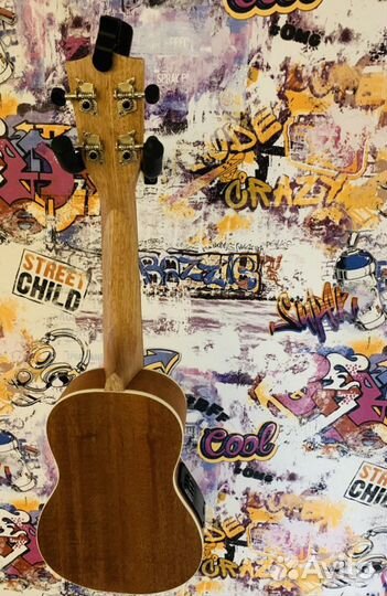 Укулеле со звукоснимателем