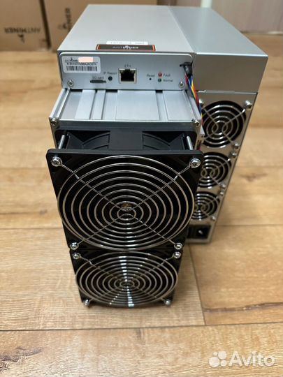 Asic Antminer S19 95Th идеал сост в одних руках