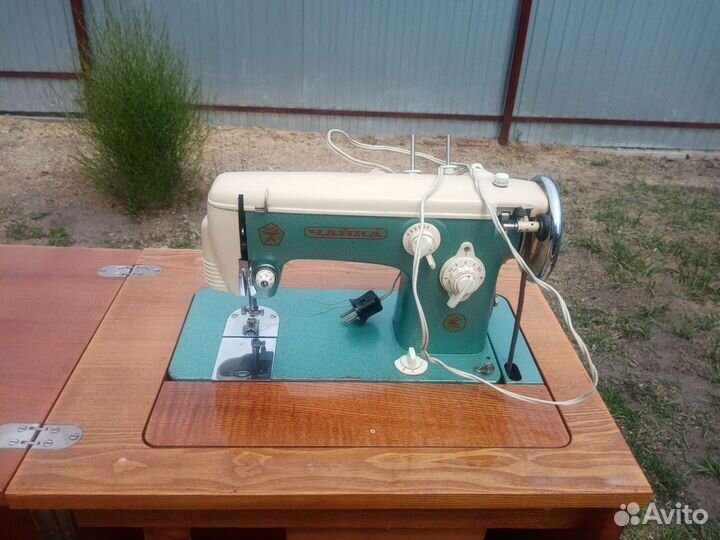 Машинка швейн ножная