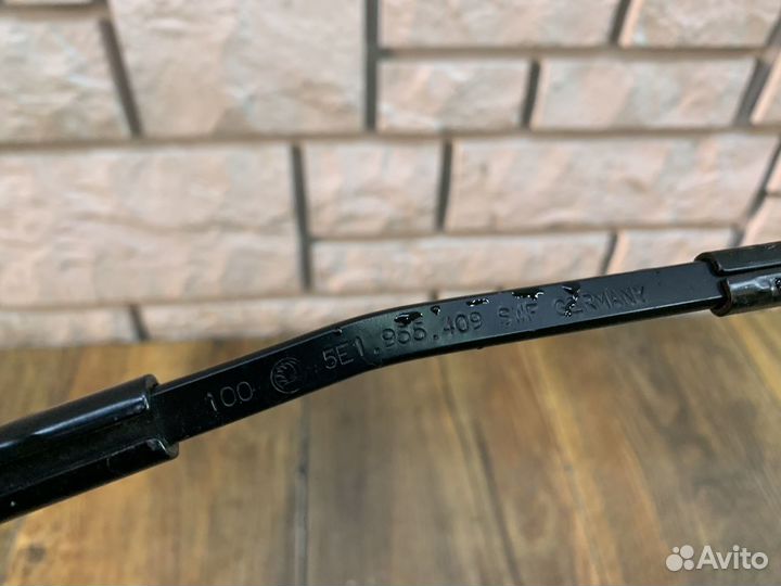 Skoda Kodiaq Поводок стеклоочистителя передний