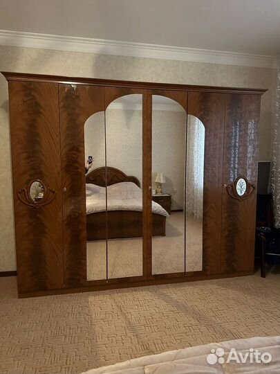 Продам спальный гарнитур