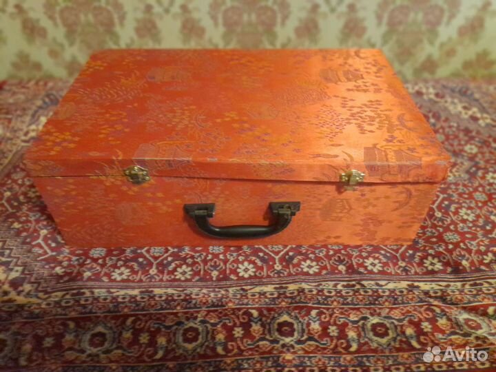 Фарфор роспись,сервиз,упаковка чемодан-нат. шелк