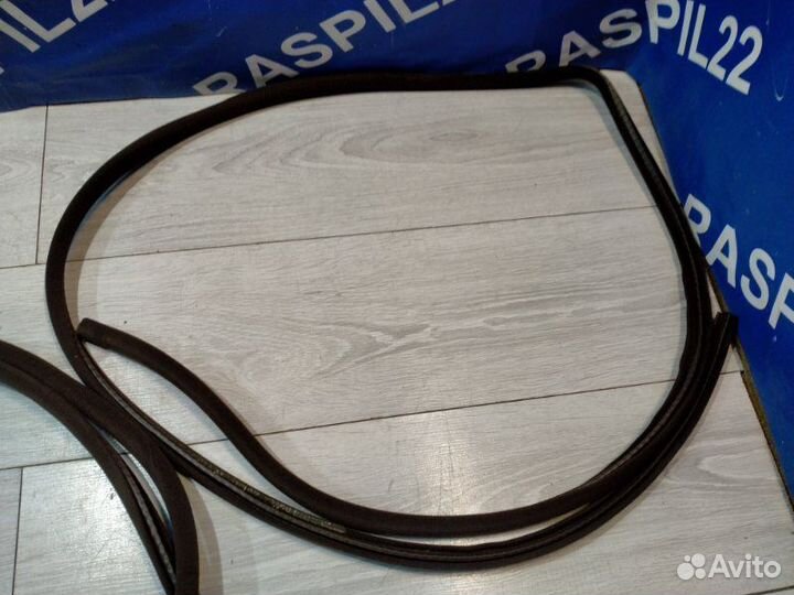 Уплотнитель дверного проема Toyota Mark Ii GX90