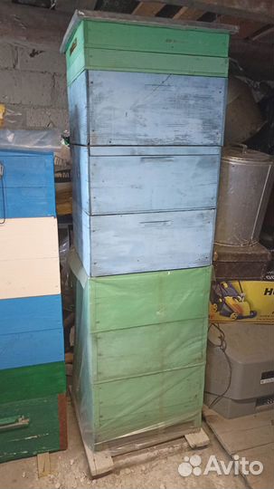 Десяти рамочные ульи для пчел