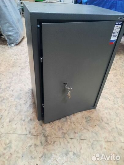 Сейф металлический