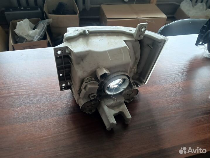 Фара правая Isuzu elf