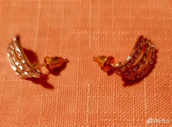 Серьги-гвоздики с камушками