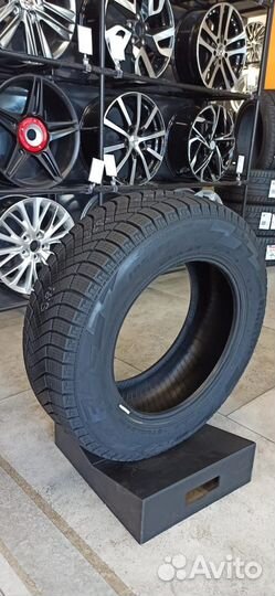 Pirelli Ice Zero FR 225/55 R17