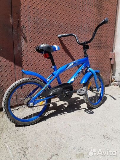 Детский велосипед с боковыми калёсиками