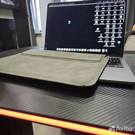 Macbook air m2 13,6