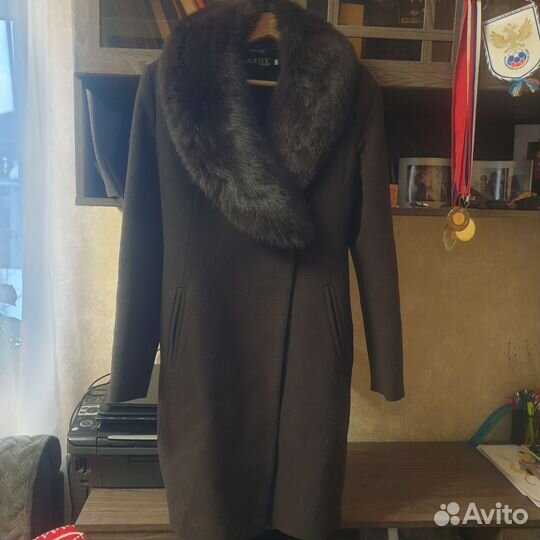 Пальто женское демисезонное с ворот. из нат.песца