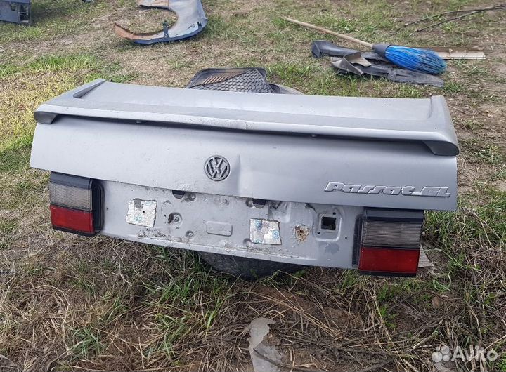 Крышка багажника VW Passat b3 седан Спойлер