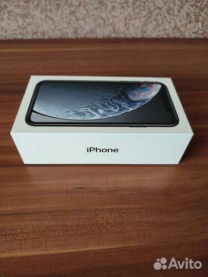 Телефон iPhone XR