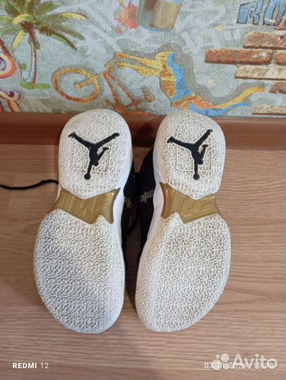 Кроссовки баскетбольные