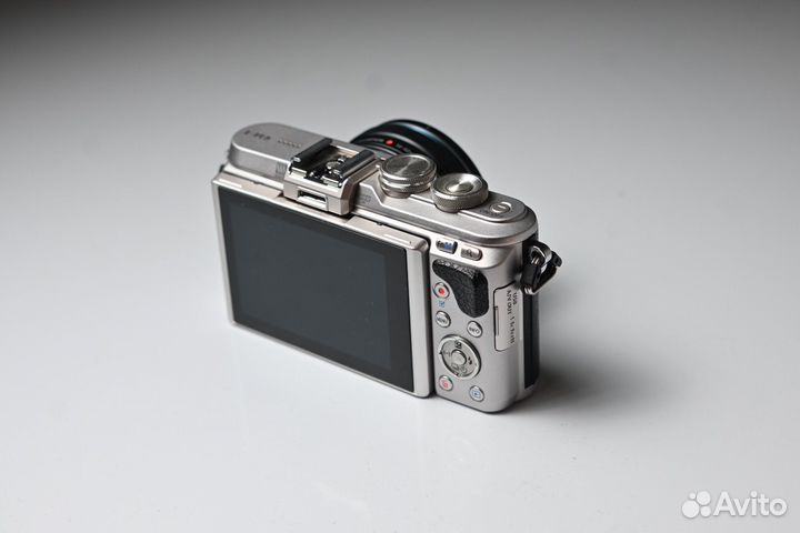 Olympus E-PL8 pancake kit с 14-42 ez