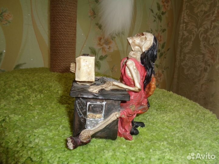 Украшения,зеркальце,фигурки-приколы