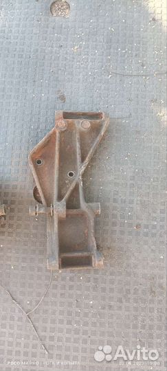 Кронштейн компрессора кондиционера гольф2