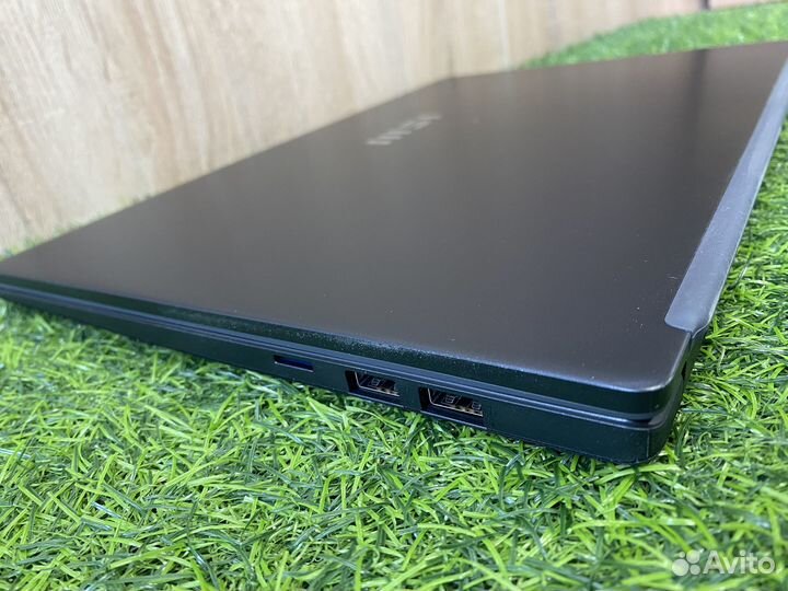 Ультрабук MSI Modern 15 B12M-215XRU