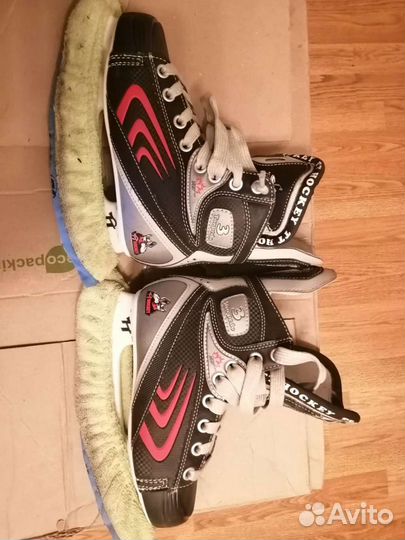 Коньки хоккейные