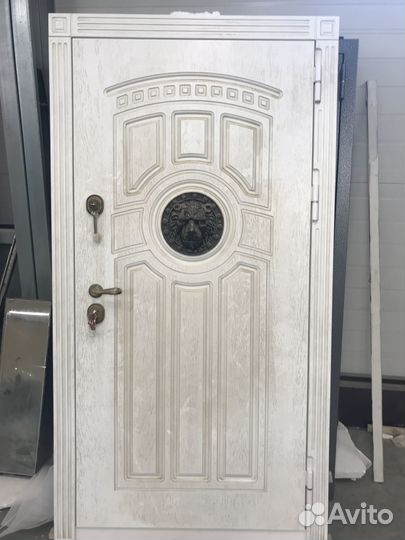 Дверь входная уличная с терморазрывом