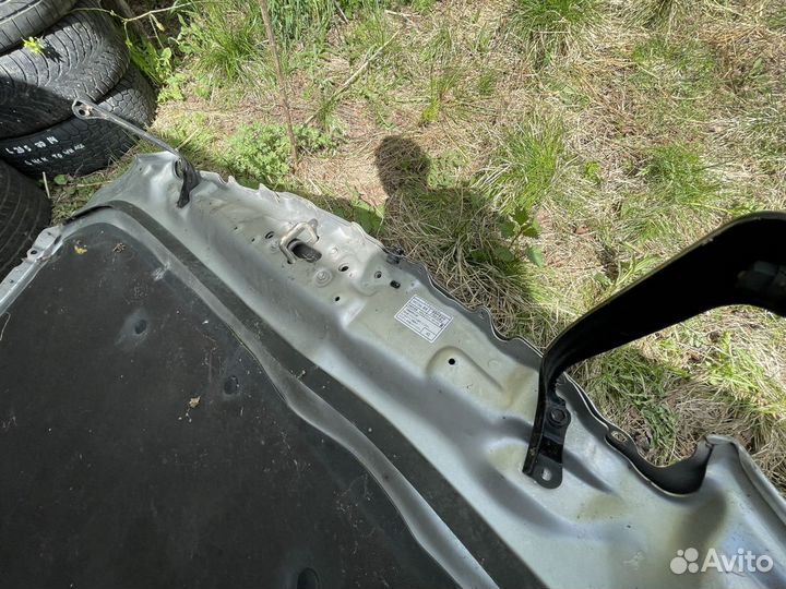 Капот Toyoata Crown grs180