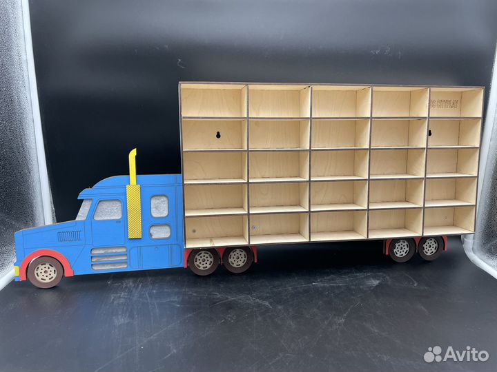 Полка для хранения машинок из дерева