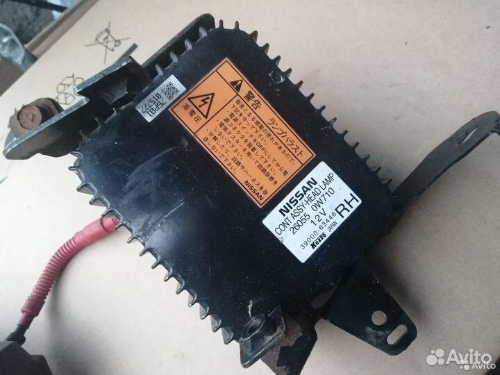 Блок розжига ксенона правый Nissan Terrano RR50