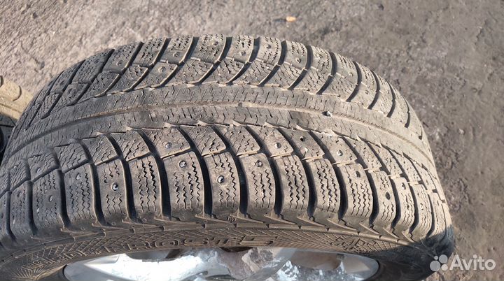 Gislaved Nord Frost 5 215/55 R16