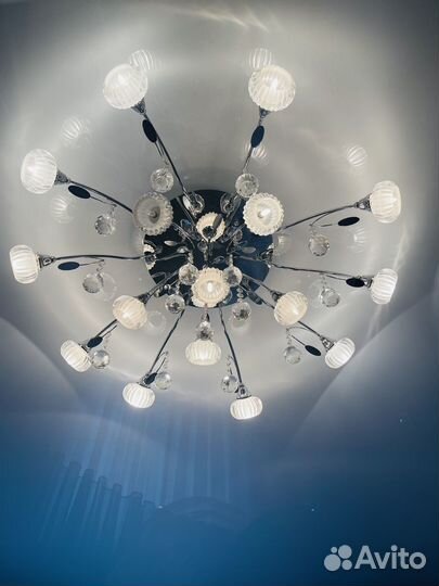 Продам люстру