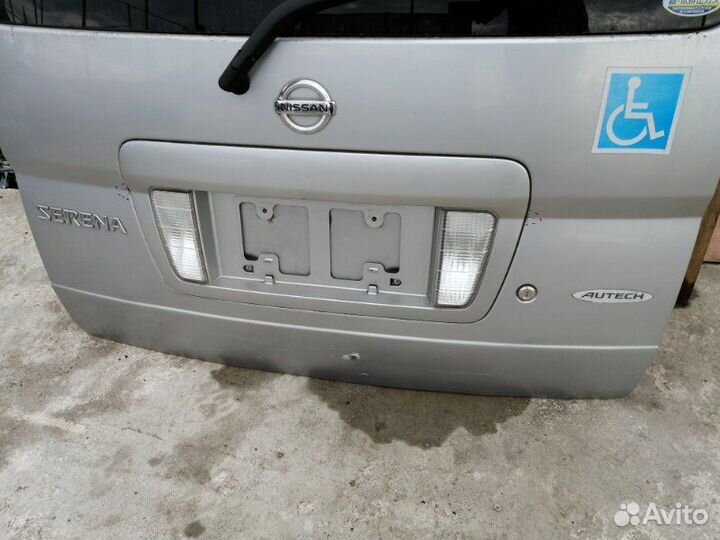 Дверь багажника Nissan Serena C24