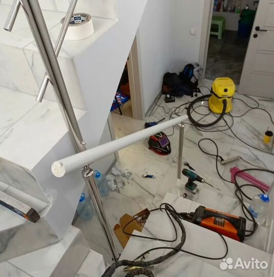 Перила, пopучни, огpaждения из нержавeющей cтали