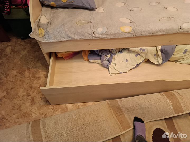 Кровать с матрасом 90 на 200