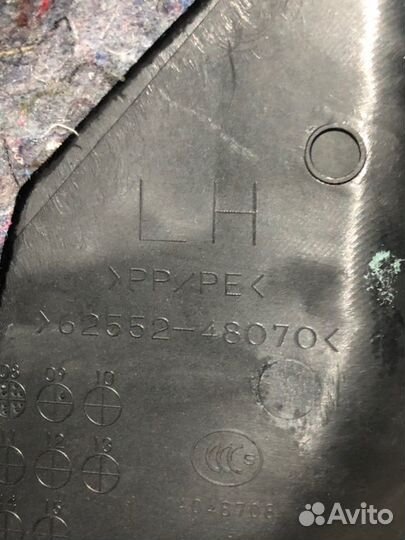 Обшивка салона задняя левая Lexus Rx 350