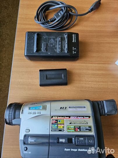 Видеокамера кассетная Panasonic NV-RZ2