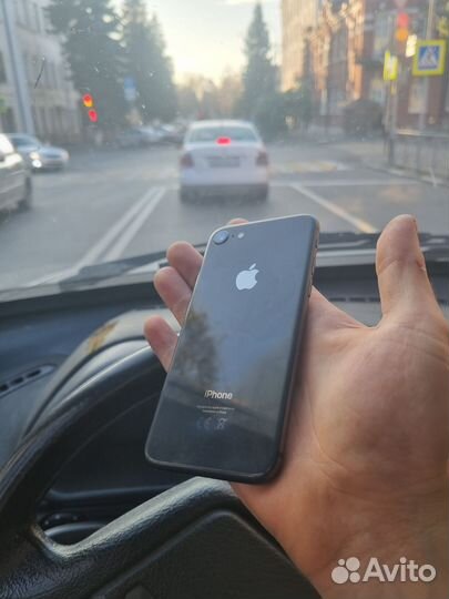 iPhone 8, 64 ГБ