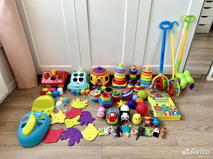 Развивающие игрушки для малышей пакетом