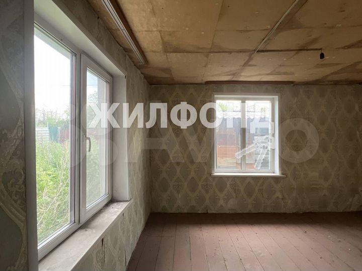 Дом 42 м² на участке 5 сот.