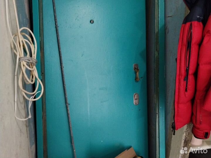 Дверь входная металлическая б/у