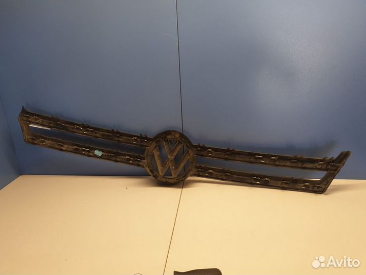 Решетка радиатора Volkswagen Touareg 2010-2018