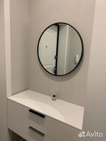 Зеркало круглое в тонкой алюминиевой раме