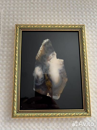 Срез натурального камня под стеклом в рамке