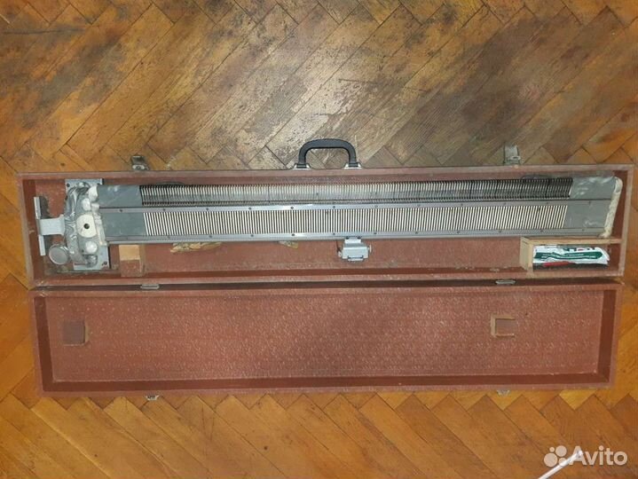 Вязальная машина (Плосковязальная ручная машина)