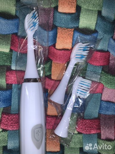 Электрическая зубная щетка
