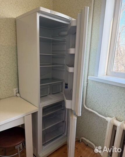 Холодильник Indesit 180 см