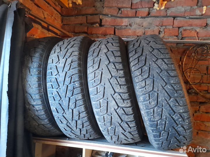 Yokohama IceGuard Stud IG65 215/65 R16