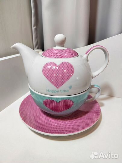 Чайный набор - чайник, блюдце и чашка