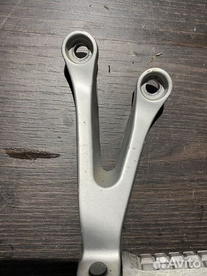 Левый пассажирский кронштейн для Kawasaki ZX9R 98