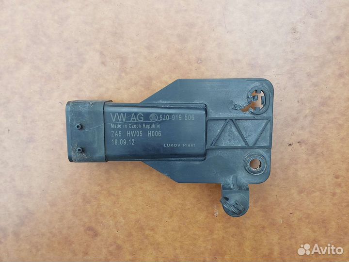 Блок управления вентилятором охлаждения 5J0919506