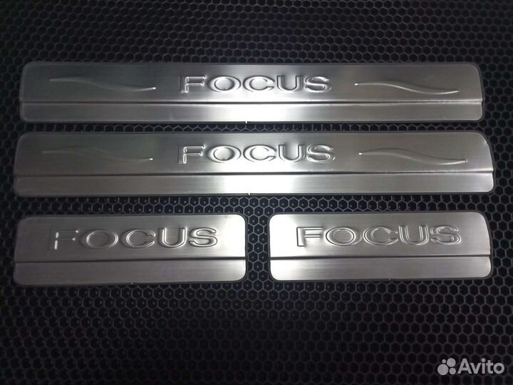 Накладки на пороги Ford Focus 2