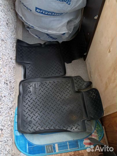 Автомобильные коврики резиновые